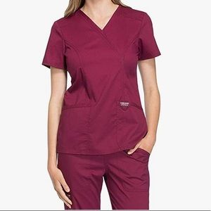Cherokee scrub top wine colored L